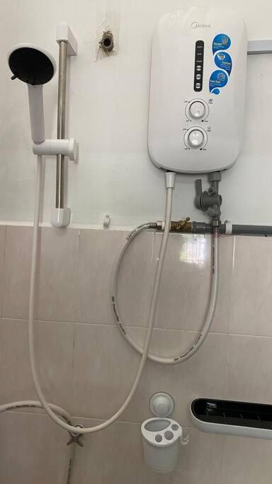 Homestay Delisha Parit Raja Uthm المظهر الخارجي الصورة